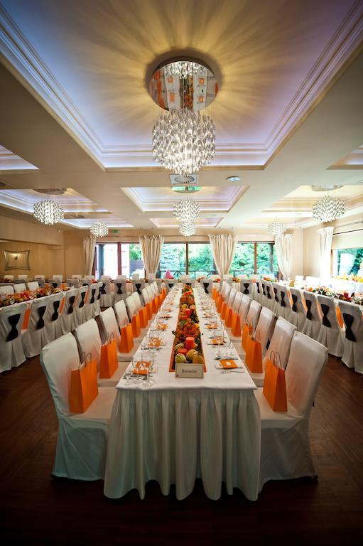 Agat Hotel Лодзь Экстерьер фото